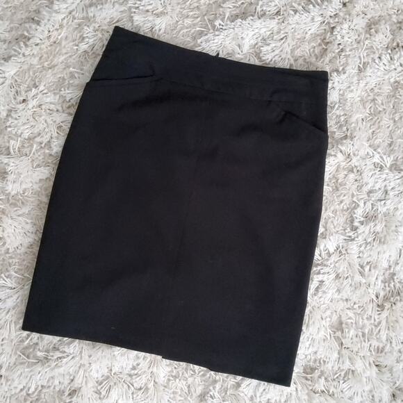 Worthington Women's Petite Straight Pencil Skirt with Pockets in Black - Picture 3 of 6